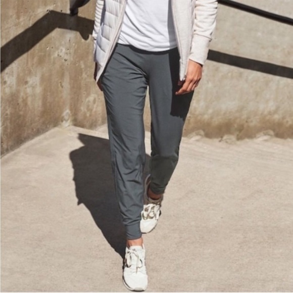 ATHLETA Soho Cropped Jogger Pants in Black Arbor Olive Green Size 4 - Picture 1 of 16